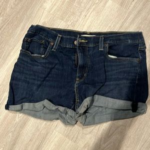 Like new Levi’s Jean shorts